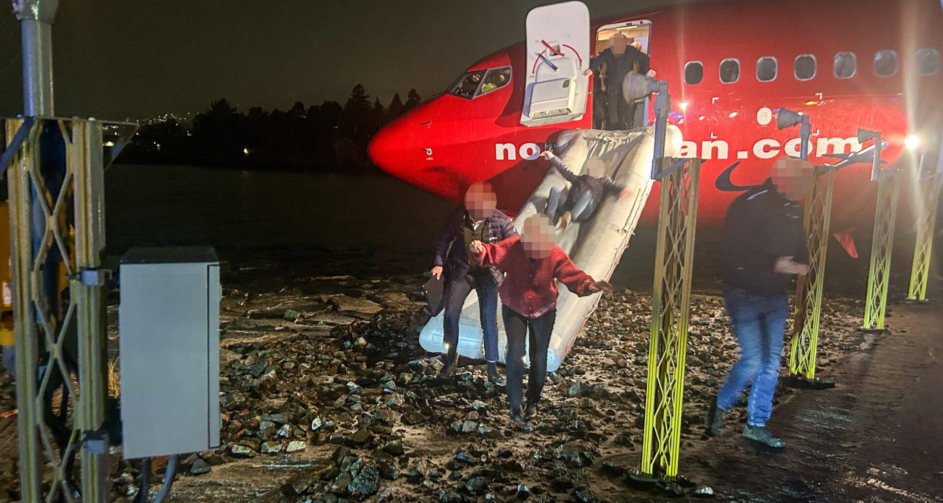 Norwegian-fly skled av rullebanen på Molde lufthavn: Værforhold og sen informasjon sentrale årsaker - Tidens Krav