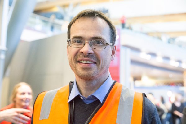 GARDERMOEN  20161201.
Direktør terminaldrift ledelse,  Thorgeir Landevaag.  Omvisning i de nye arealene til oslo Lufthavn på Gardermoen.  
Det inkluderer ny avgangshall, deler av den nye sikkerhetskontrollen, og utlandsdelen i pir nord med nye gateområder, samt den nye taxfreebutikken i avgangshallen.


Foto: Berit Roald / NTB