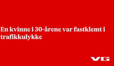 En kvinne i 30-årene var fastklemt i trafikkulykke
