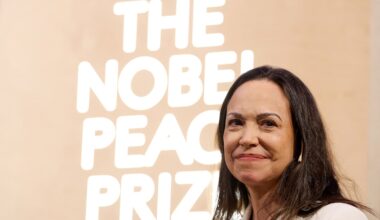 Assange politianmelder Nobelstiftelsen