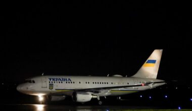 Uidentifiserte droner observert i nærheten av Zelenskyjs fly