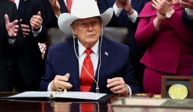 Trump saksøkes for ballsal-bygging