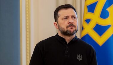Fredsplanen som Ukraina diskuterer med USA, legger opp til 15 år med amerikanske sikkerhetsgarantier, ifølge president Volodymyr Zelenskyj. Bildet av Zelenskyj ble tatt i februar i år.
