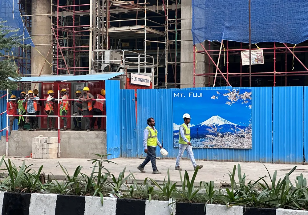 Det er høy aktivitet i den indiske økonomien. Her fra et byggeprosjekt i regi av Goisu Realty, som eies av den japanske Sumitomo-gruppen, i Mumbai