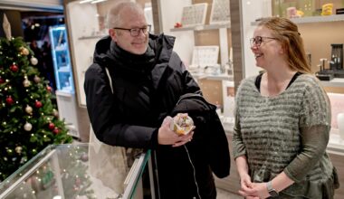 De har vært sammen i 20 år. For første gang må Janine Opheim bytte en gave. - Bergens Tidende