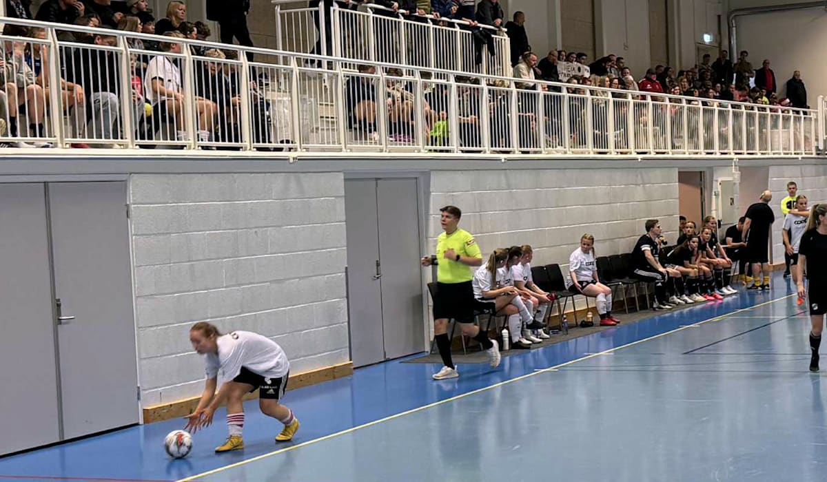 Futsal­festen er i gang - ht.no