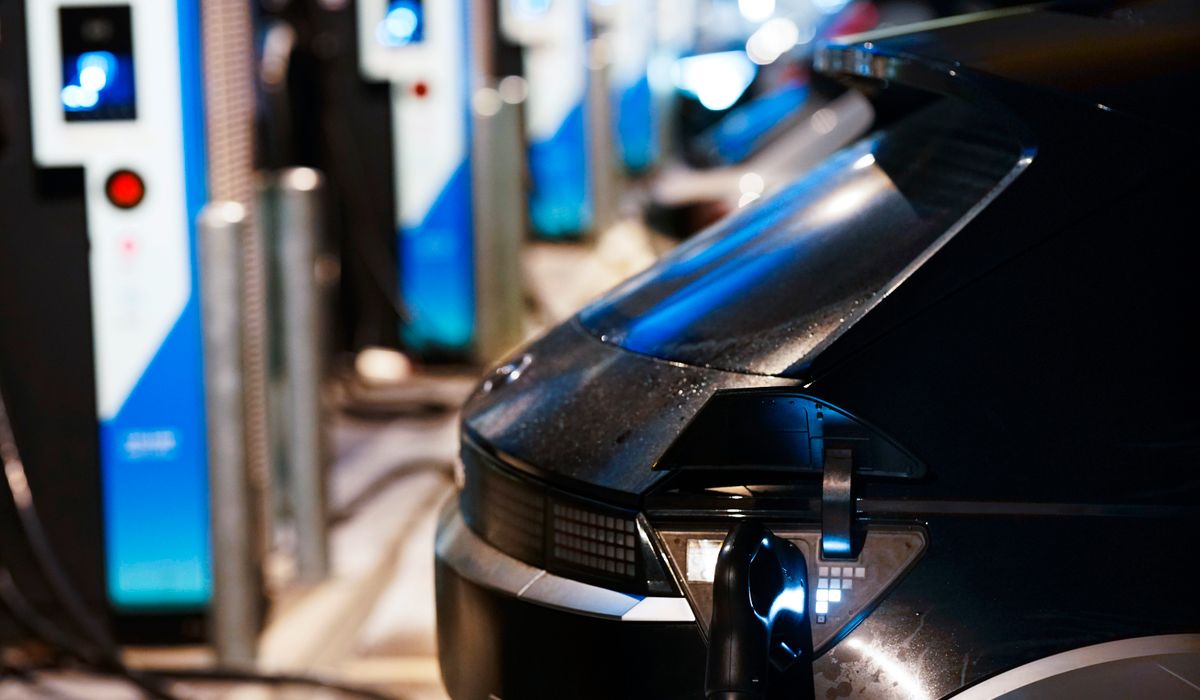 Nå kan det bli krav om at alle ladestasjoner skal ta bankkort