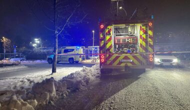 Drammen, Trafikk | Bil har kjørt i trafostasjon – Jobber med livreddende førstehjelp