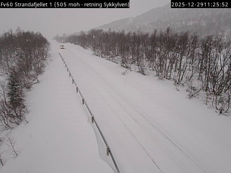 Glatte veier, Trafikk | Flere uhell på glatte veier og advarsel om snøfokk