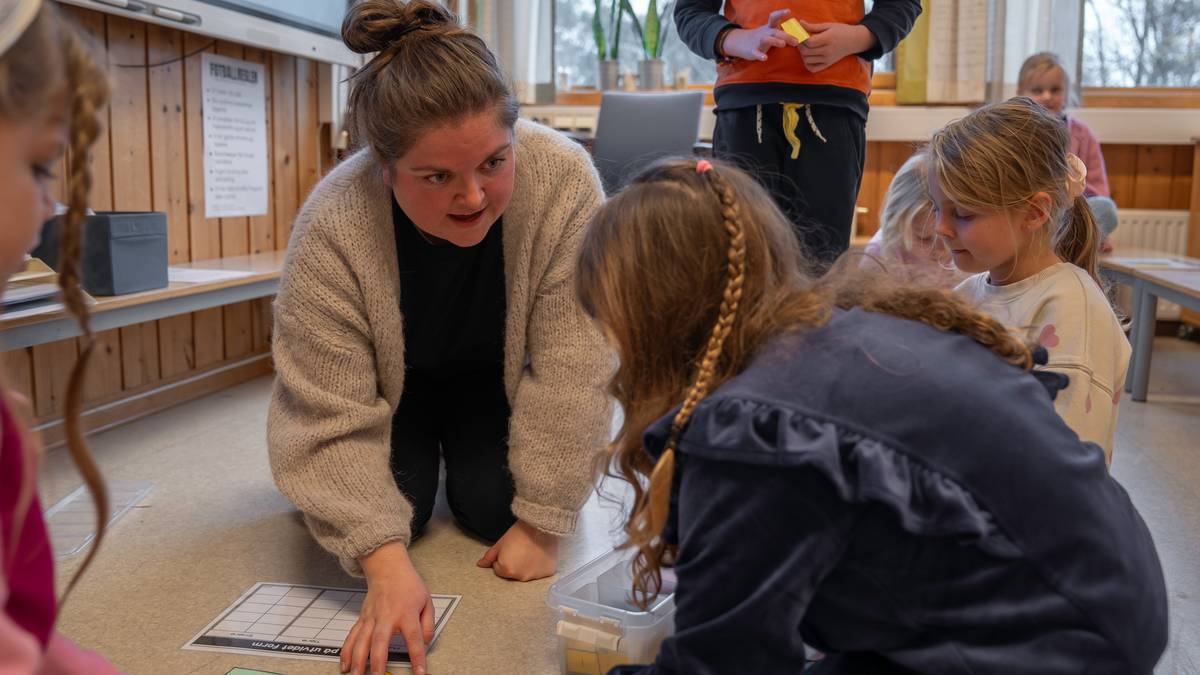 En gruppe barn i et klasserom