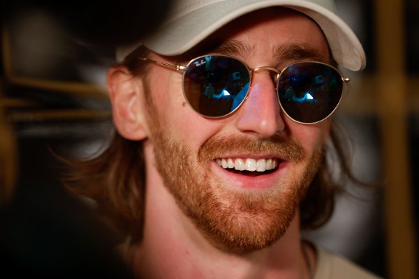 Oslo 20251002. 
Andreas Haukeland (TIX) på rød løper før boklanseringen for Jens Stoltenberg sin nye bok «På min vakt».
Foto: Jonas Been Henriksen / NTB