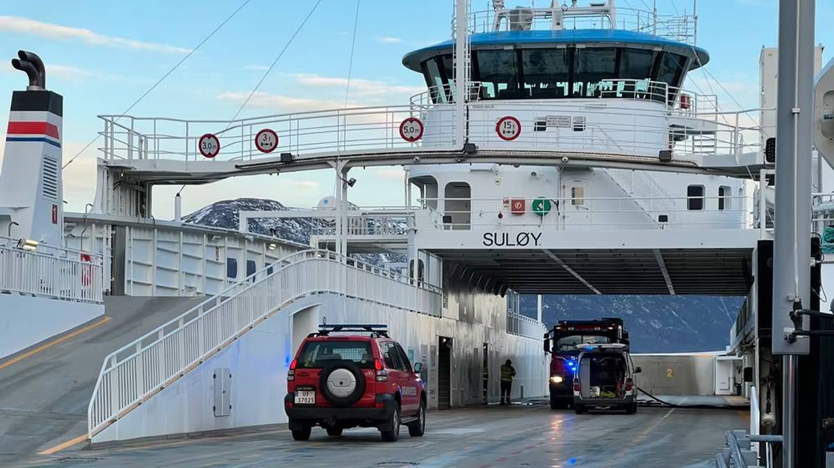 Røykutvikling om bord i ferja «Suløy» på Hareid – NRK Møre og Romsdal – Lokale nyheter, TV og radio