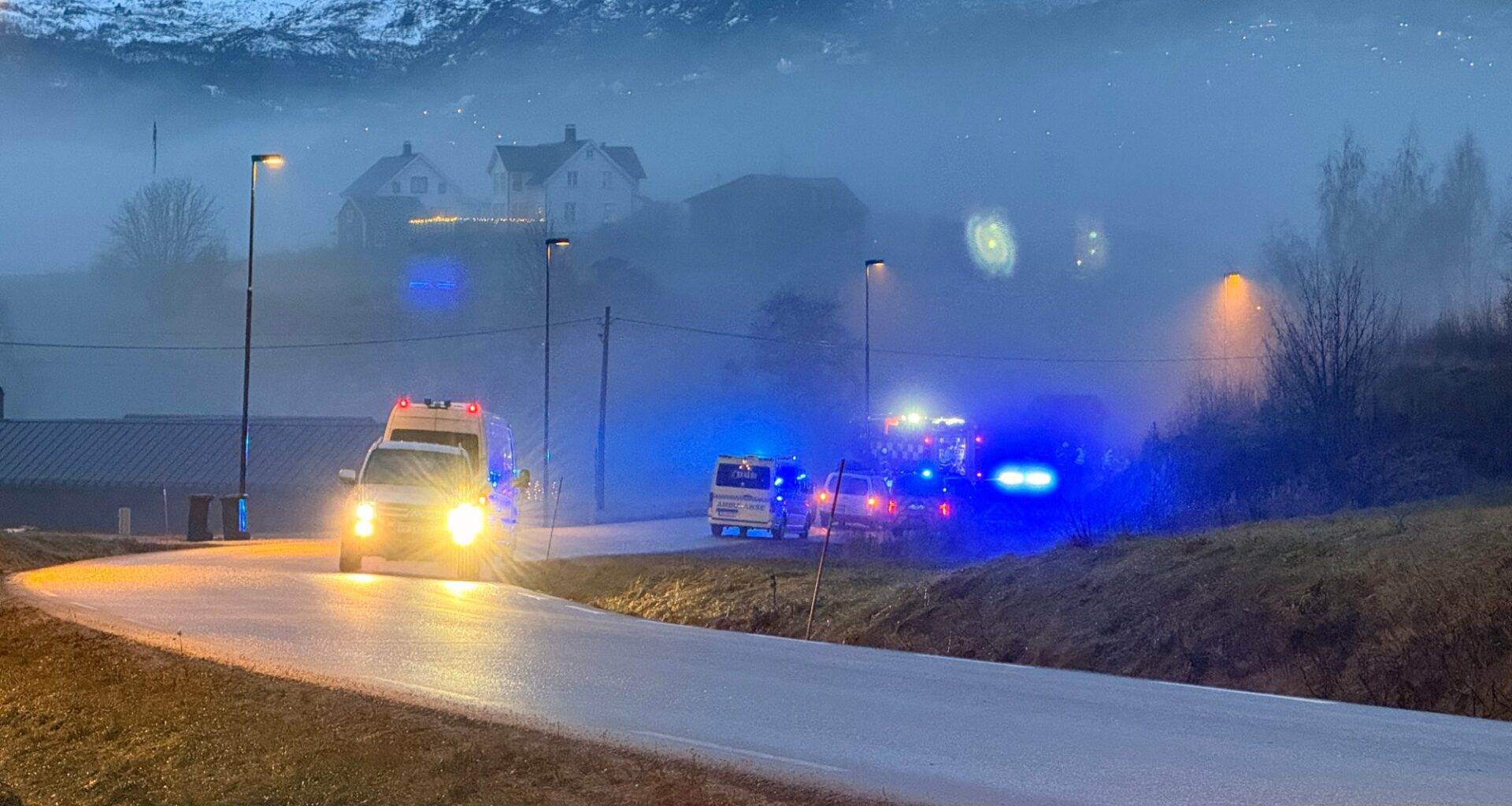 Luster, Ulukke | Buss i grøfta, naudetatane er på staden