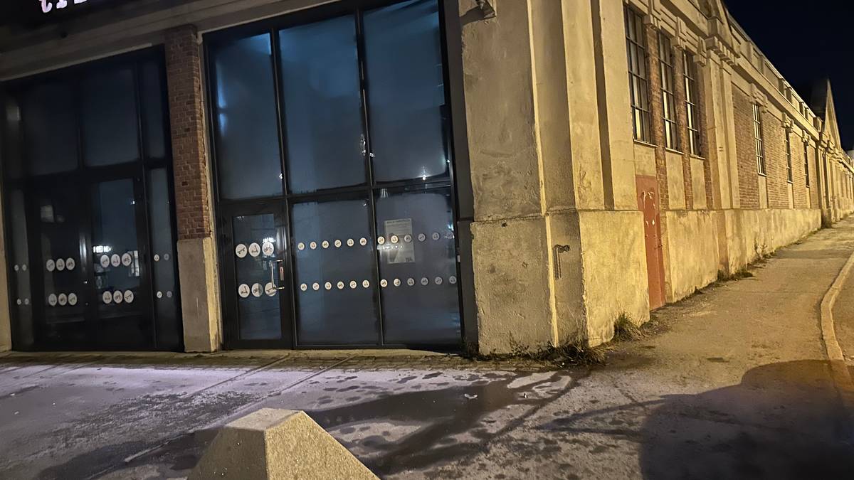 Trikkestallen ved Lade i Trondheim avbilda en tidlig morgen etter ei trafikkulykke.