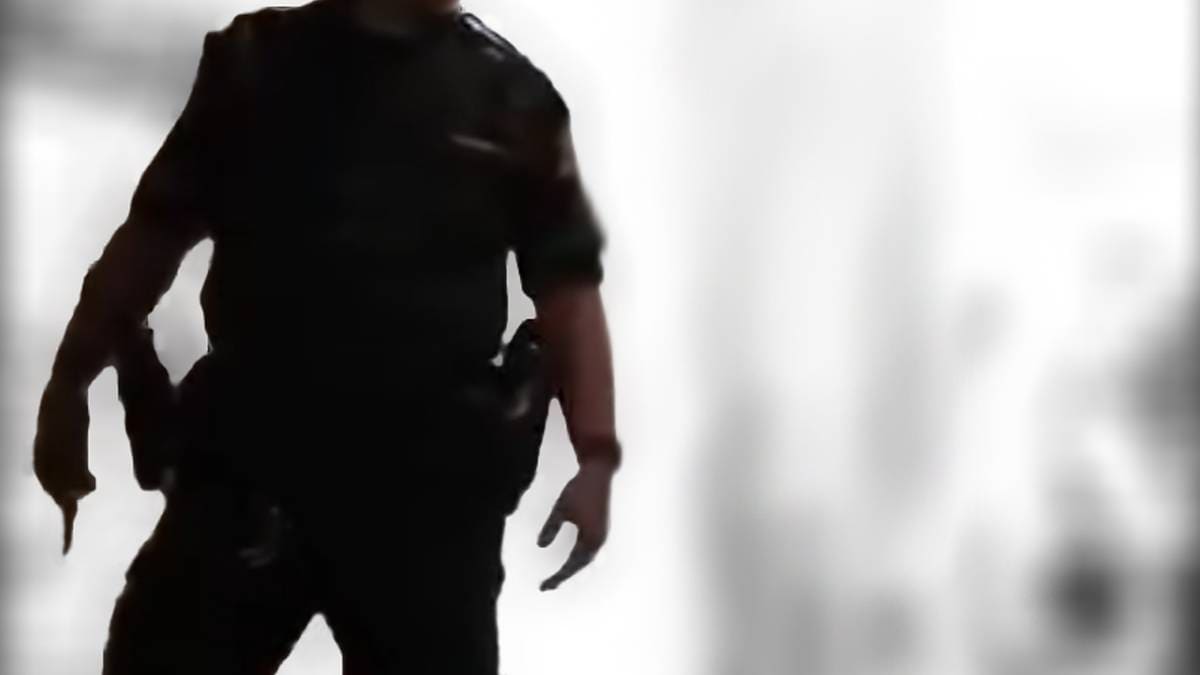 mann i svart uniform