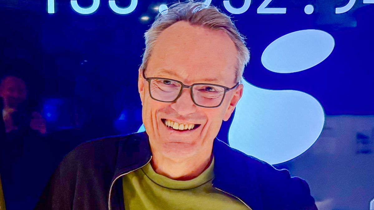 Tore Stokkedal (66) jobber som frivillig på sitt første prosjekt gjennom Prosperastiftelsen. Til vanlig jobber han som virksomhetsarkitekt i Link Mobility, men å donere noen arbeidstimer i uka har virkelig gitt mersmak, forteller han til Digi.