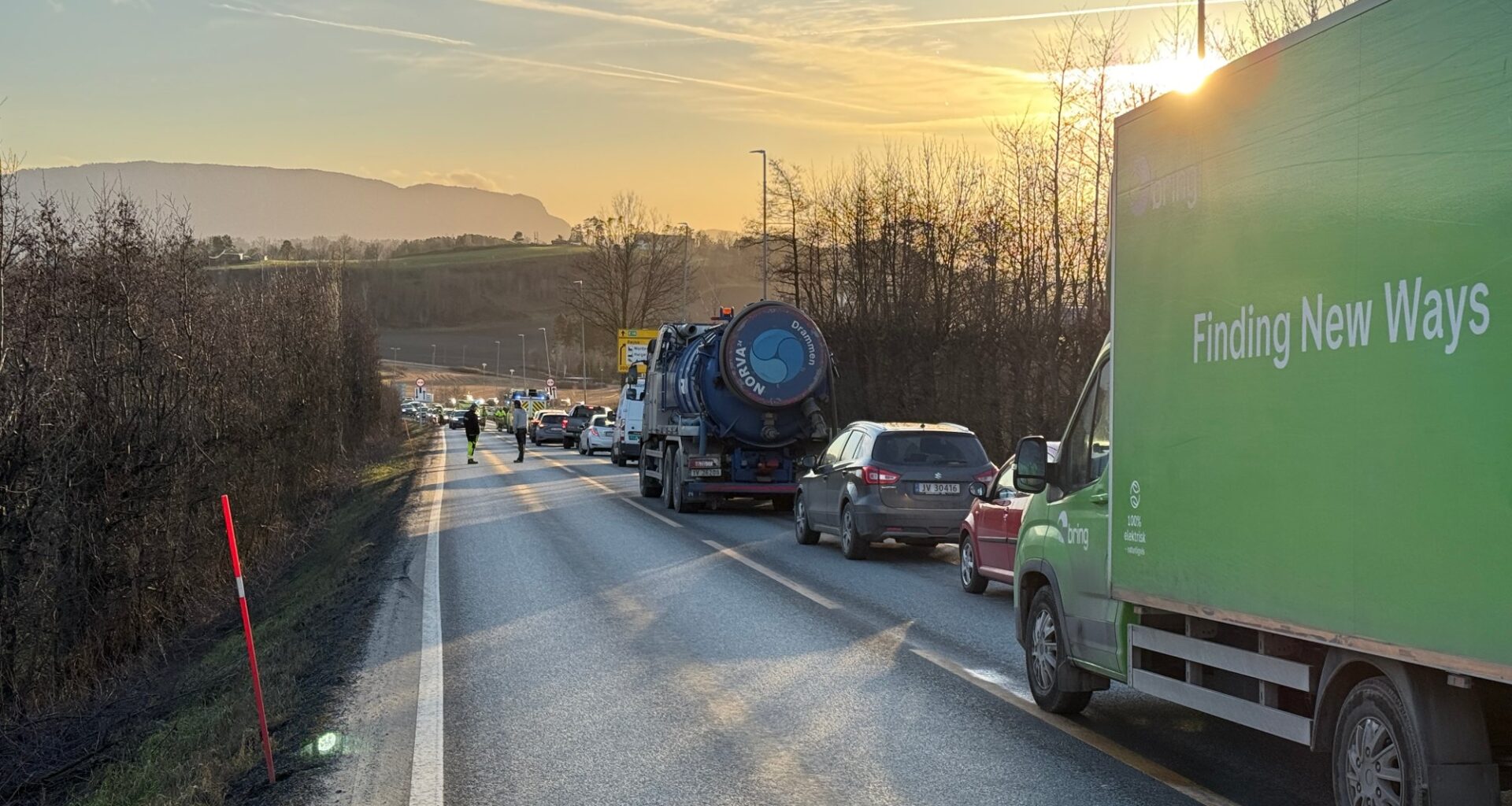 Blålys, Trafikk | Ulykke i Hønefoss: – Ligger på taket