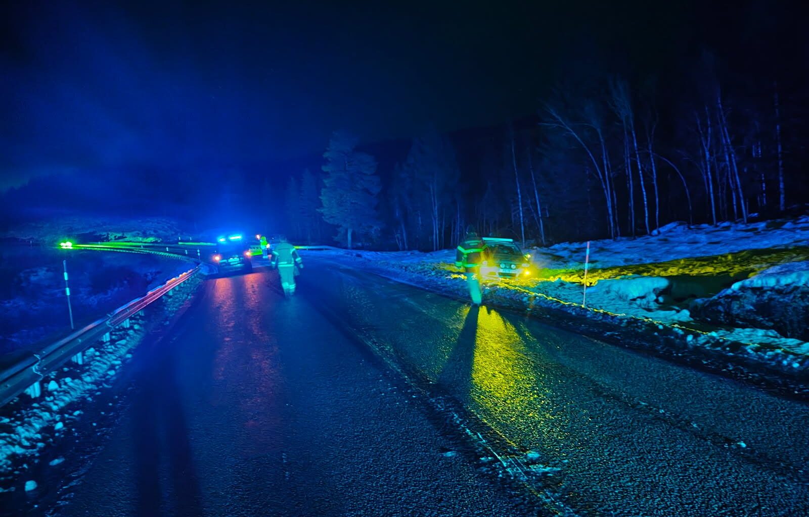 Meråker, Trafikk | To biler har sklidd av vegen i Meråker