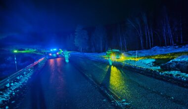 Meråker, Trafikk | To biler har sklidd av vegen i Meråker