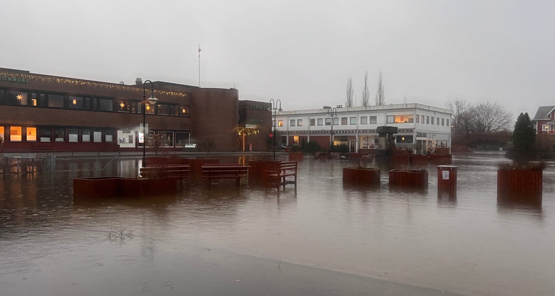 Været, Sokndal | Kommunen setter krisestab: Store deler av bygde står under vann