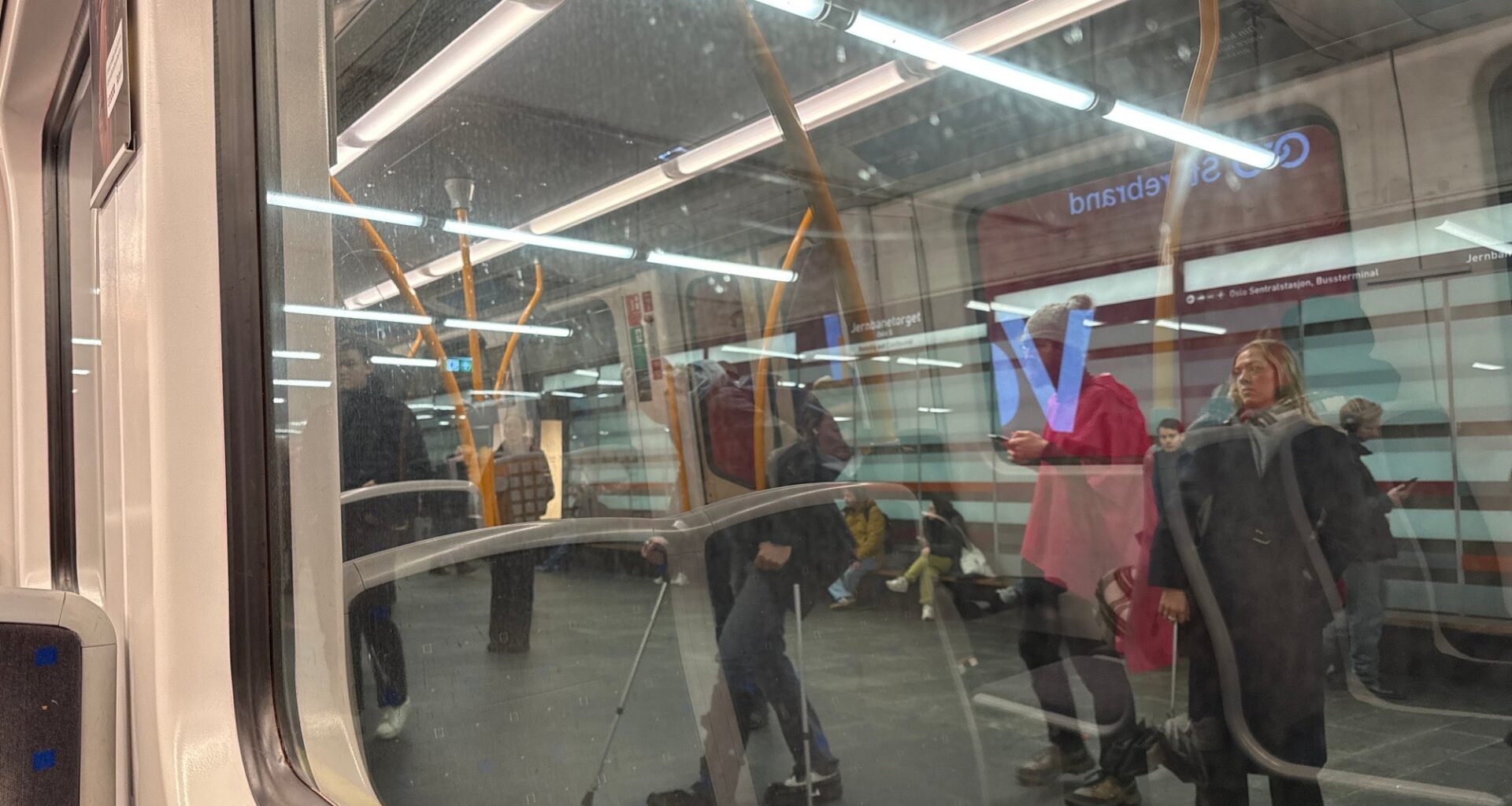 Jernbanetorget, T-banen | Brannalarm: Ingen tog stoppet på T-banens mest brukte stasjon