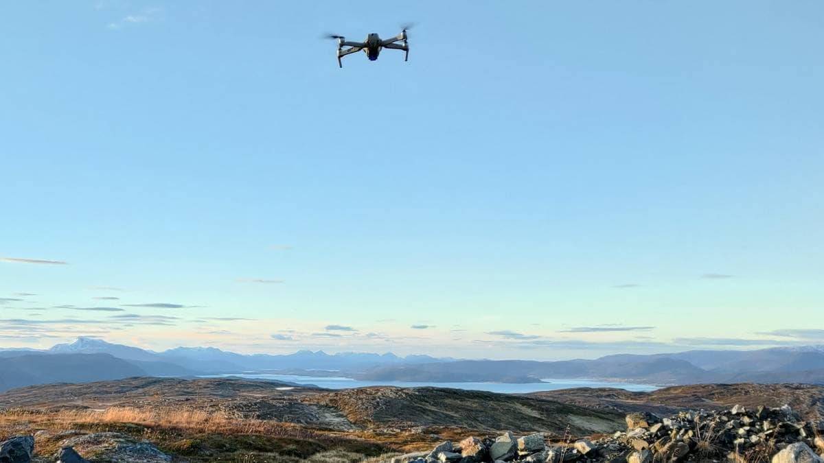 Vil bruke drone for å dokumentere dødsårsak hos tamrein – NRK Sápmi