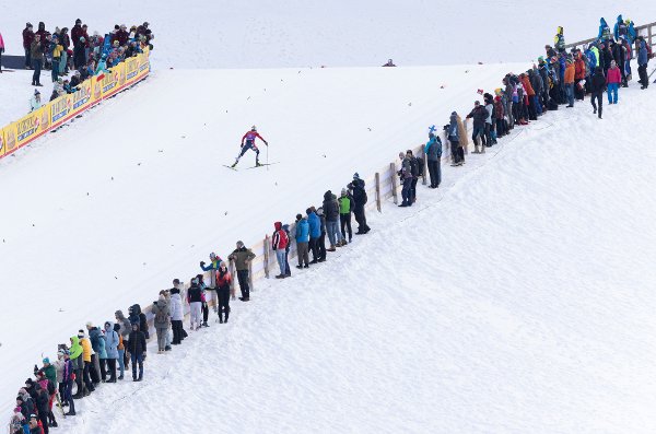 Val di Fiemme, Italia 20250104. 
Therese Johaug i ensom majestet opp siste bakken før målgang under 20 km. damer med skibytte verdenscup langrenn i Val di Fiemme.
Foto: Geir Olsen / NTB