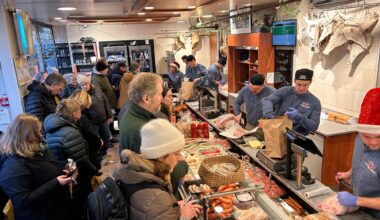 Strøm-Larsen, Sagene | Ribbe-kaos: Flere timer ventetid i butikken