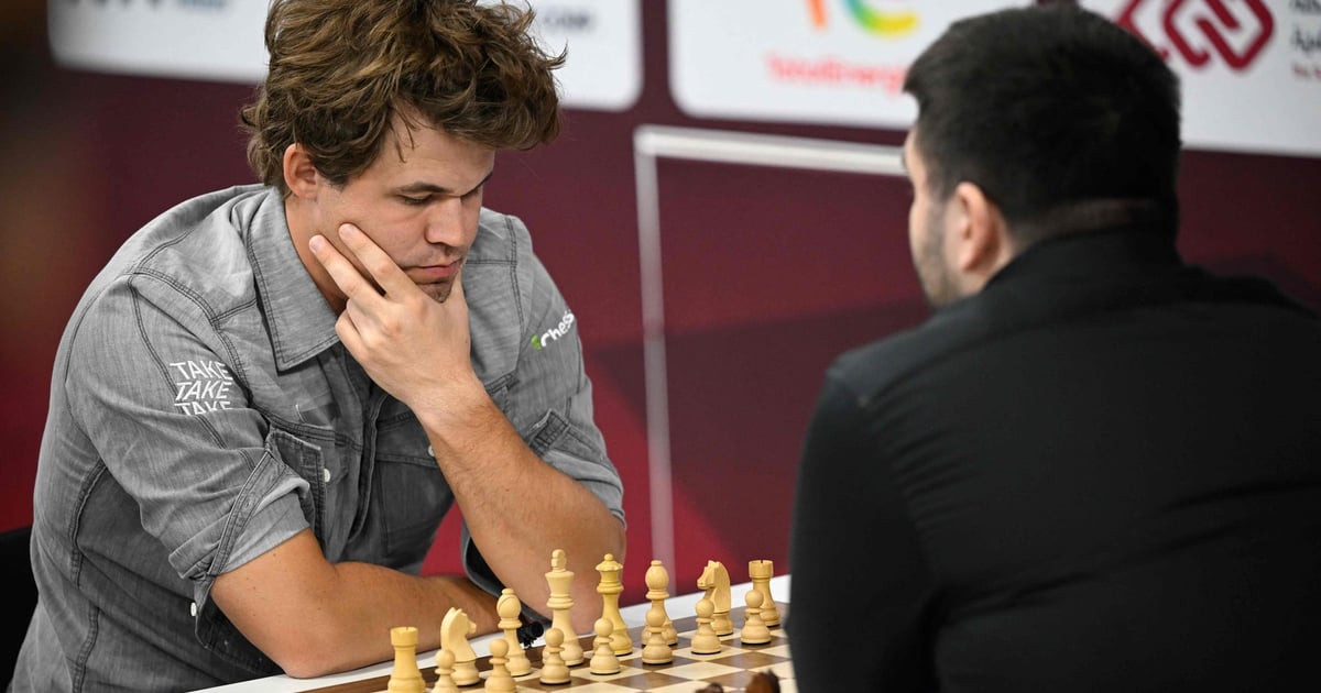 Carlsen med vill snuoperasjon: Klar for semifinale i lynsjakk-VM - TV2.no