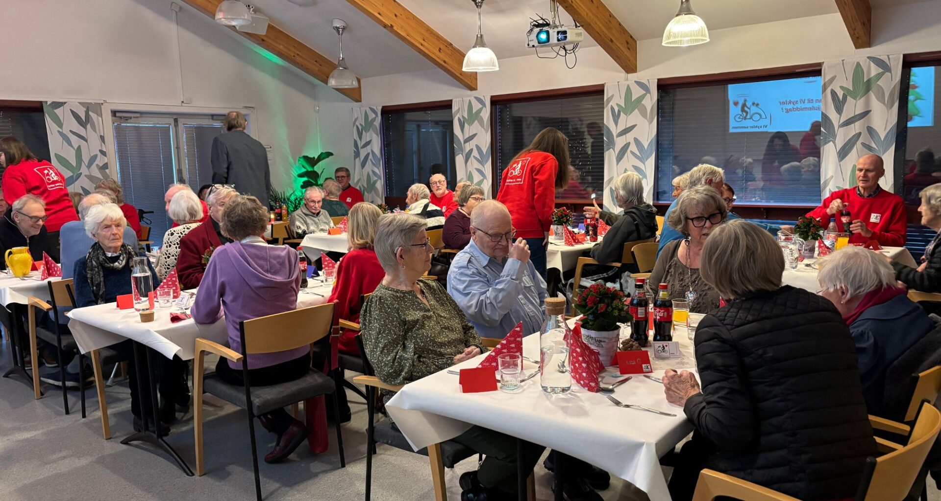 Nyheter, Skien kommune | Det strømmet på med sultne gjester: – Vi vet ikke helt hva vi har gitt oss ut på