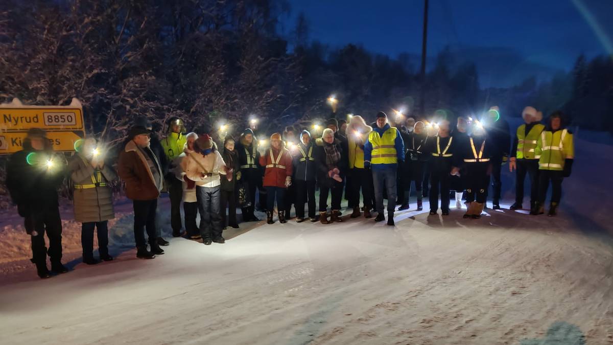 Demonstrasjon mot avslåtte gatelys i Sør-Varanger.