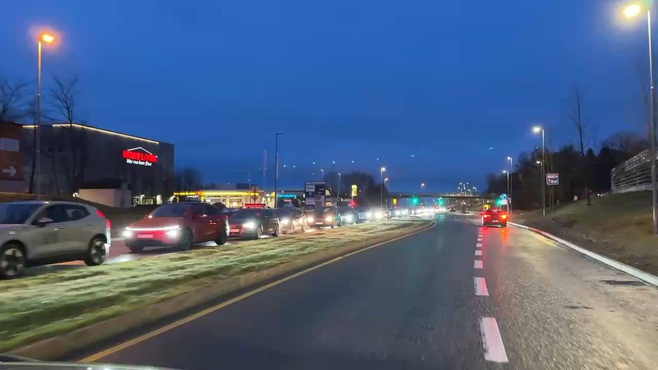 Trafikk, Tiller | Trafikkaos flere steder i Trondheim: – Går i sneglefart