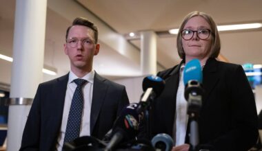 Aktoratet ved Rikhard Haugen Lyng (til venstre) og Eli Reberg Nessimo holder pressekonferanse etter dag 1 i Frosta-rettsaken