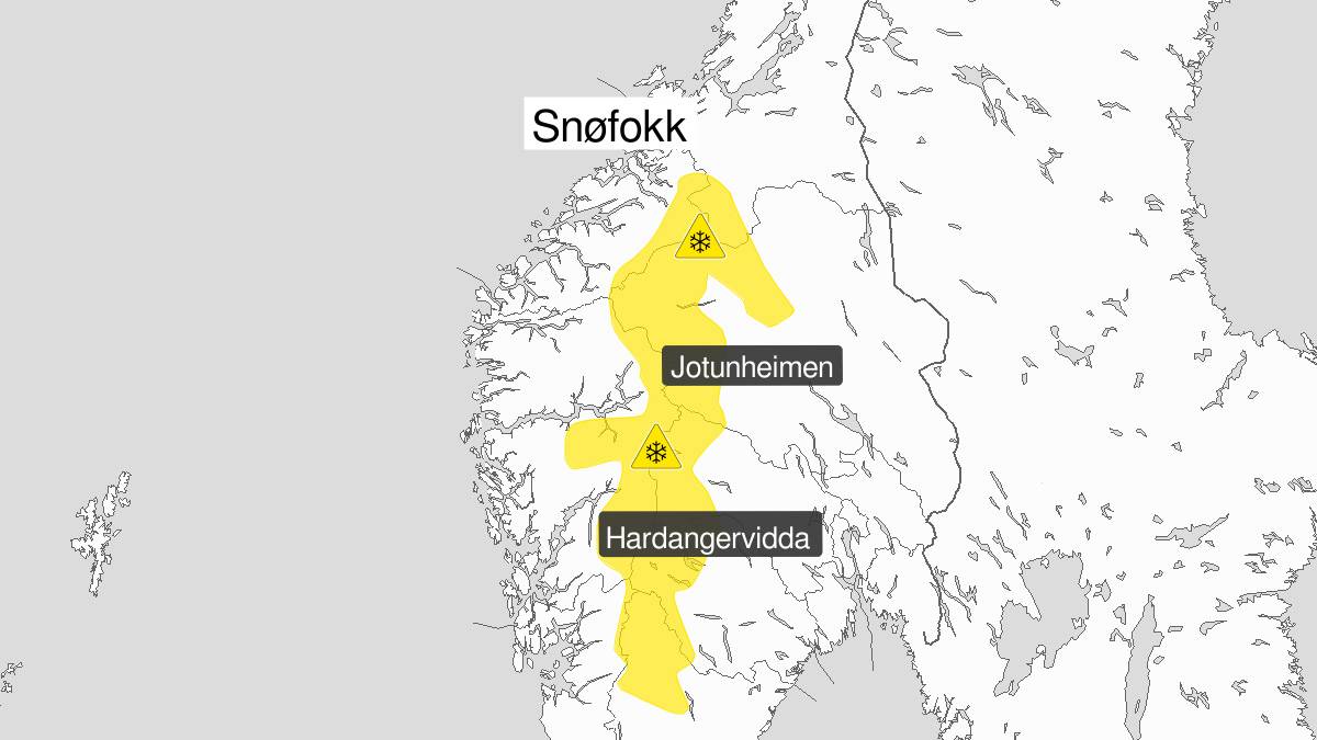 Det ventes lokal snøfokk i fjellet i Sør-Norge på grunn av kraftig vind natt til torsdag og utover fredag. Snøfokk gir stedvis redusert sikt og snø som pakker seg i veibanen. Foto: Meteorologisk institutt