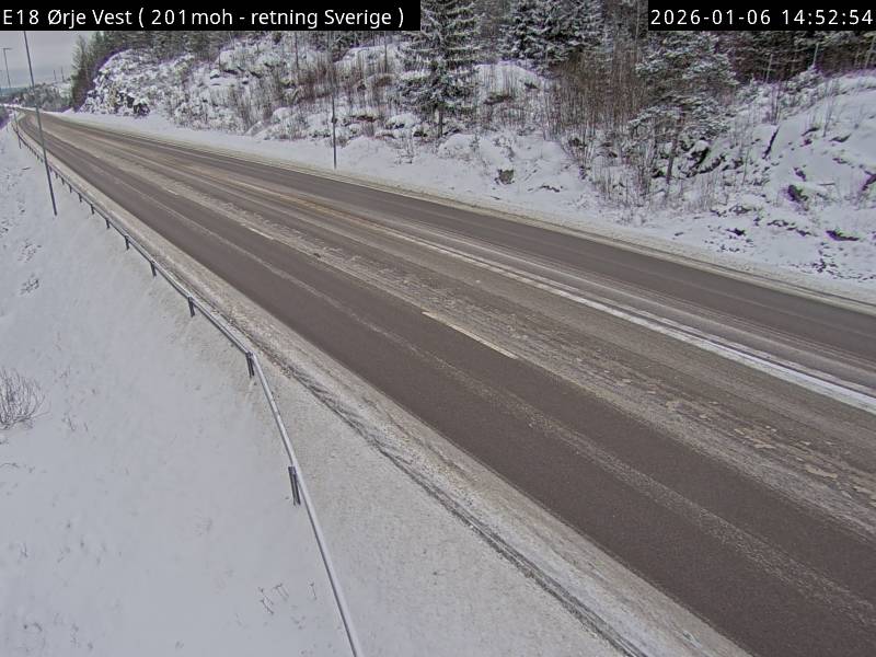 NÅ: E18 Ørje vest. Retning Sverige. Webkamera: Statens vegvesen