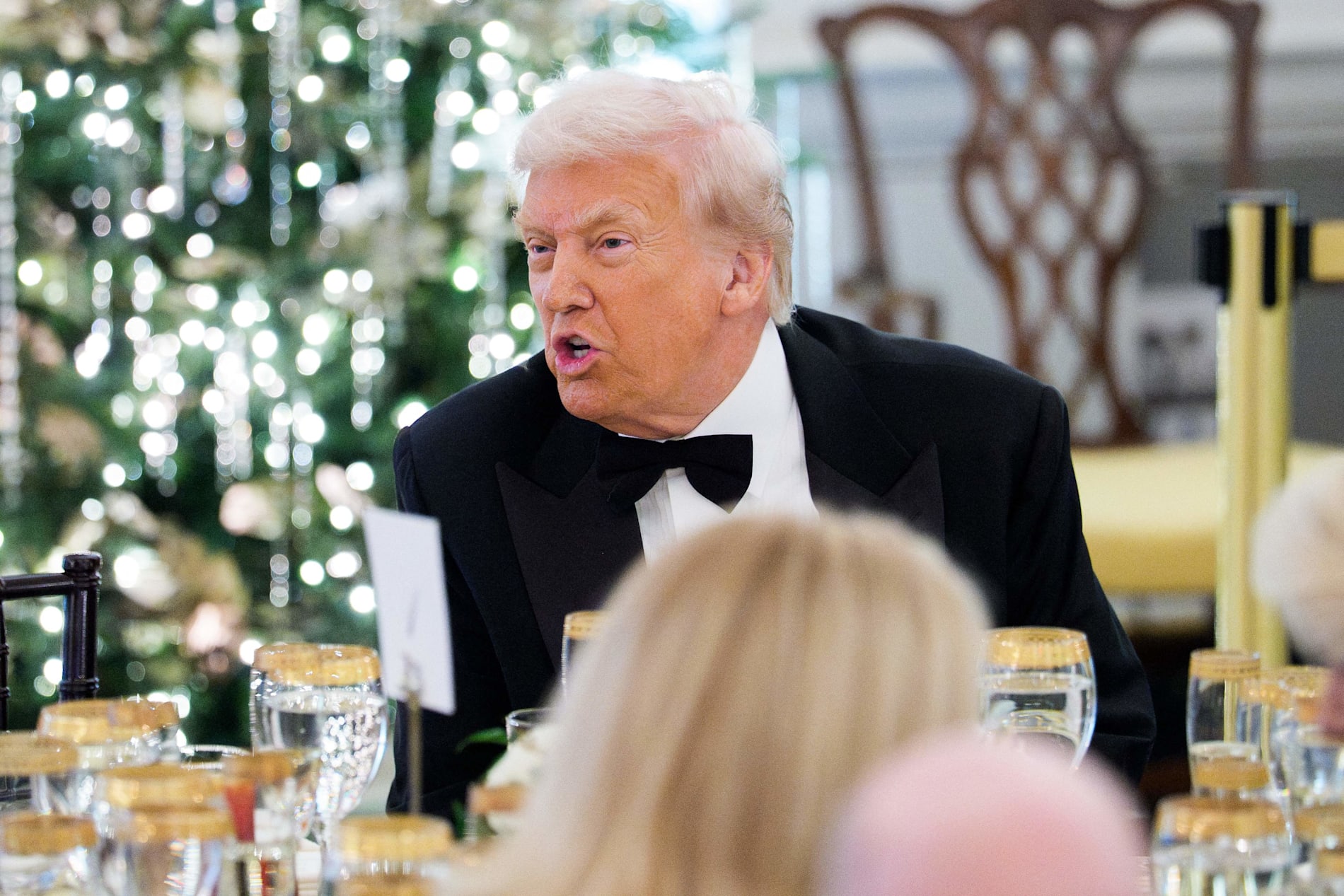 PASTA? USAs president Donald Trump på en middag i starten av desember. Det er uklart om pasta var på menyen. 