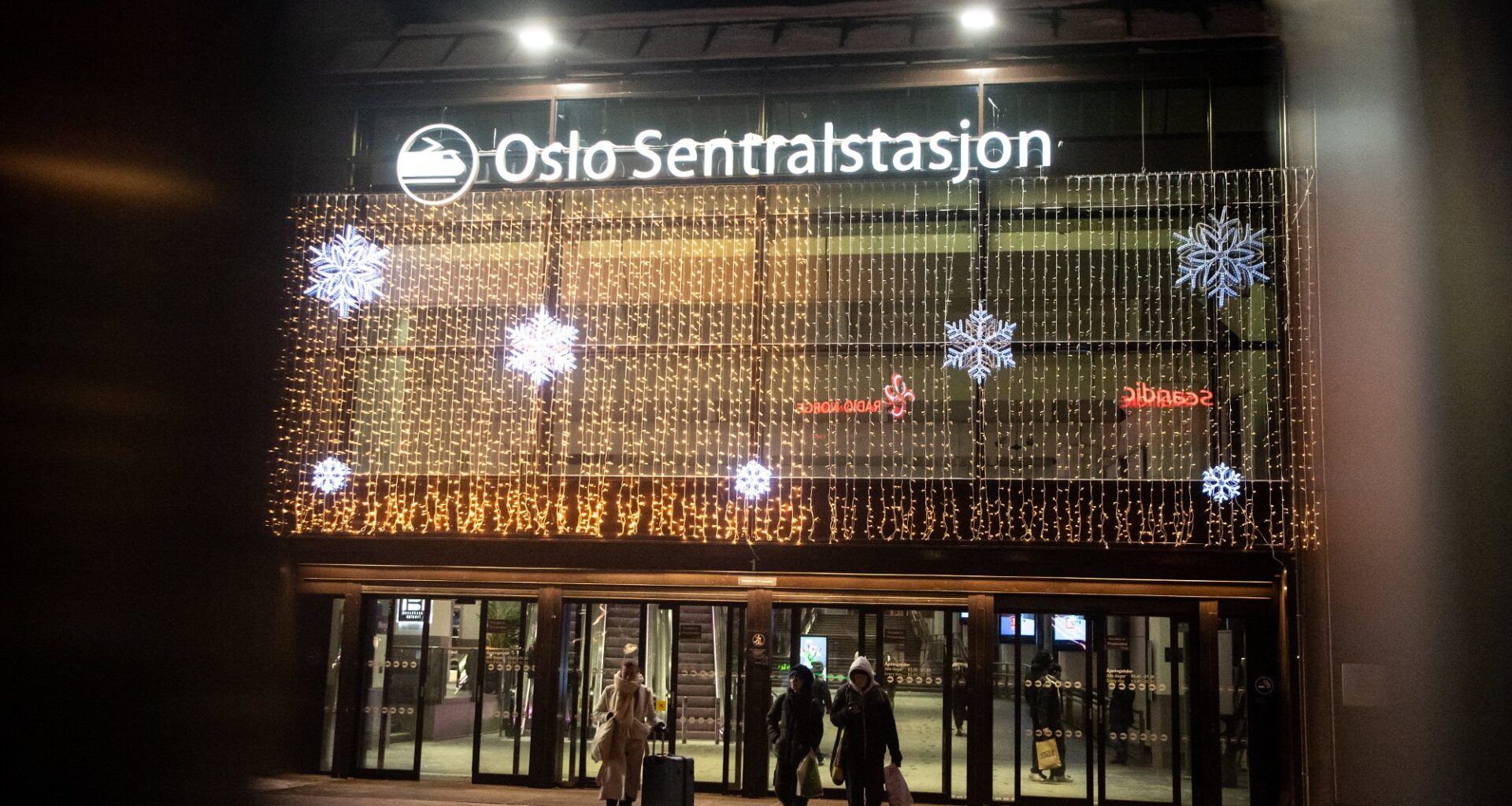 Oslo Sentralstasjon, Kollektivtrafikk | Stenger Oslo S: – Dessverre ikke til å unngå