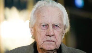 Skuespiller Sverre Anker Ousdal er død, 81 år gammel. Her er han under utdeling av Wenche Foss’ ærespris i 2024.