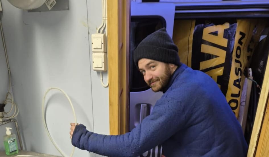 Kenneth jobbar på spreng for å fikse øydelagde vassrøyr - morenytt.no