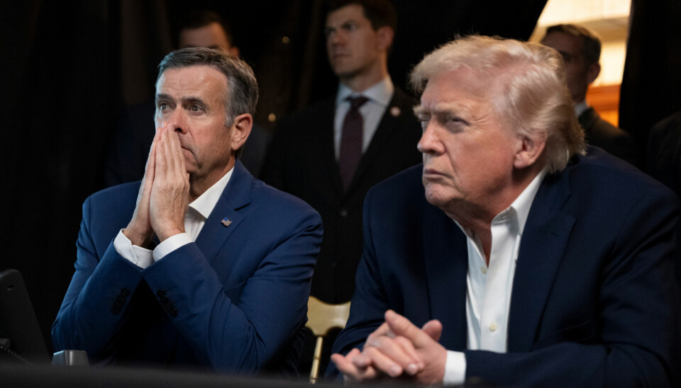 Donald Trump følger de amerikanske styrkenes angrep på Venezuela med CIA-direktør John Ratcliff natt til lørdag norsk tid.