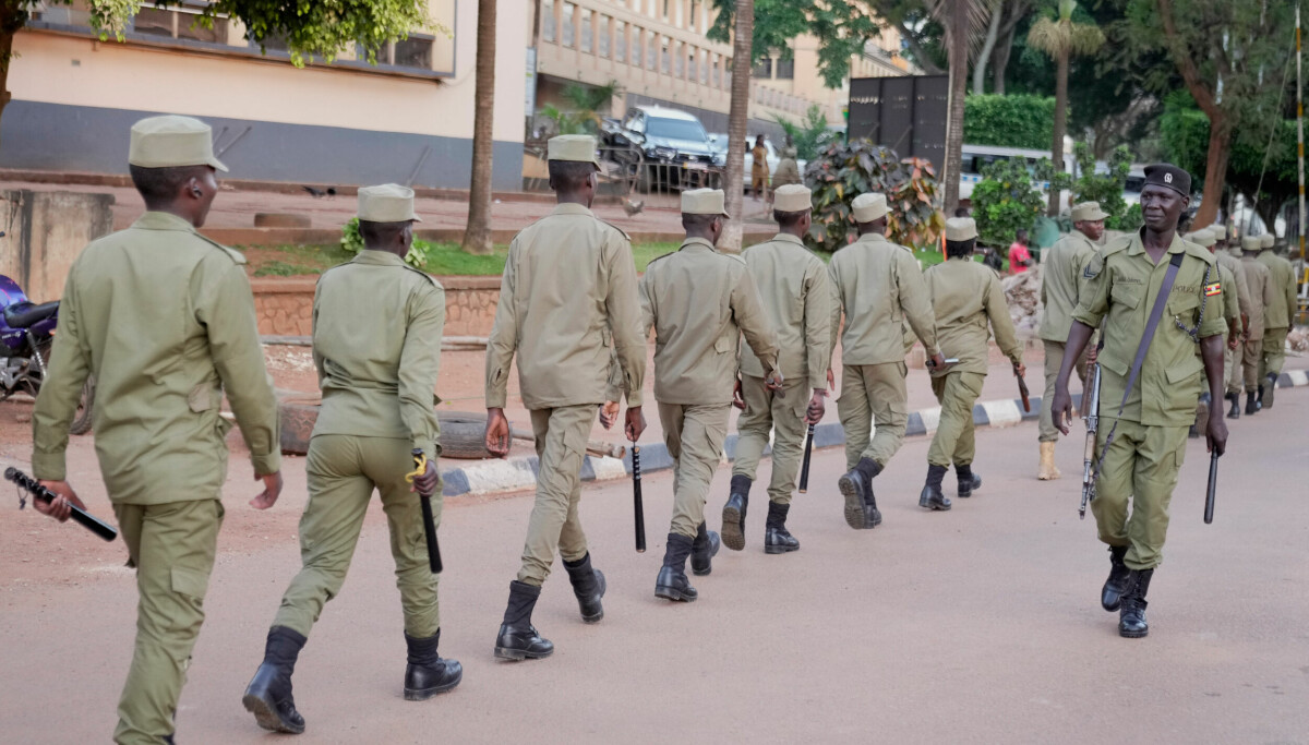 Opposisjonspolitiker sier sikkerhetsstyrker drepte ti personer i huset hans