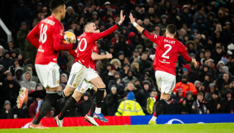 Benjamin Sesko og Diogo Dalot jubler etter Seskos redusering mot Brighton, 11. januar 2026.