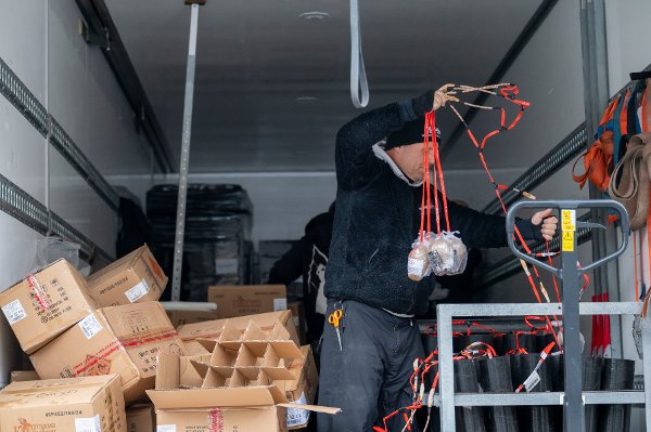 Lasse Store har gjort fuyrverkeriet klart for avfyring over Vågen klokken tolv i kveld.