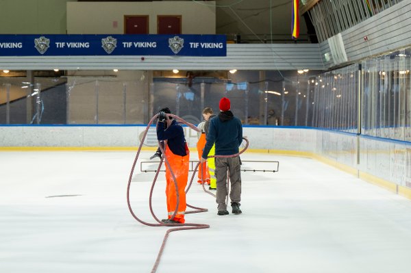 Isen i Bergenshallen er vekke grunnet tekniske problemer