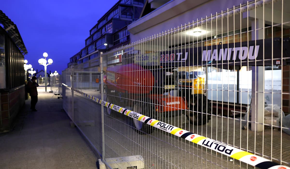 (+) Tre naboer skal ha grepet inn for å stanse tyveri. En mann døde etter å ha sluttet å puste. - fvn.no