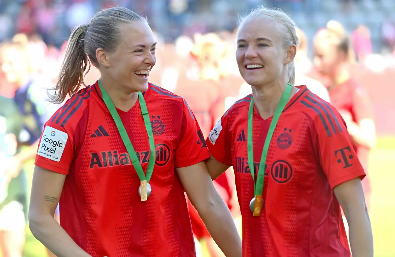 PAR: Magdalena Eriksson (t.v.) og Pernille Harder har vært sammen i mange år. Foto: NTB