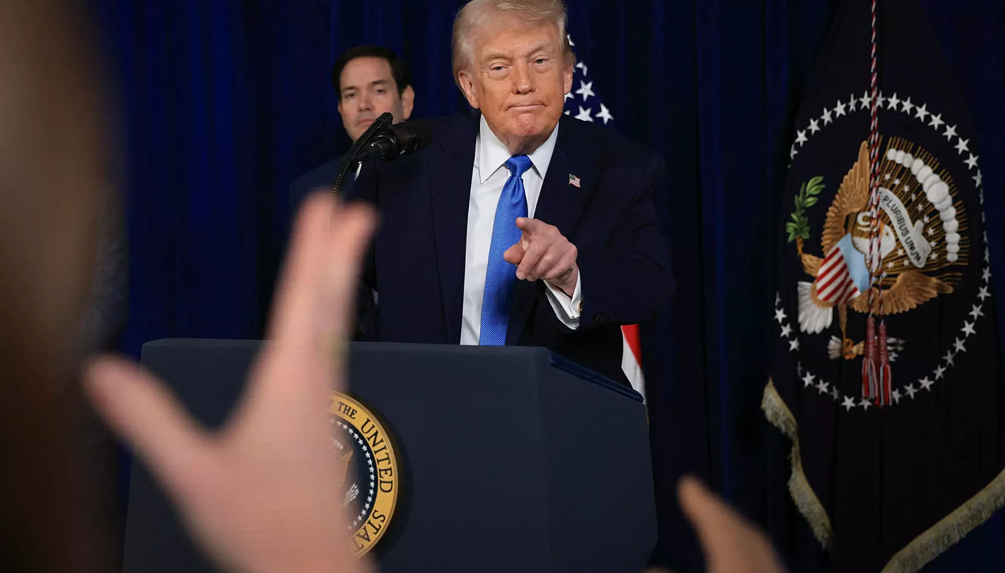 - SUKSESS: Donald Trump sparte ikke på skryten da han skulle fortelle om USAs militæroperasjon i Venezuela lørdag morgen. - Hvis du hadde sett det jeg så i går kveld, ville du vært svært imponert, sa Trump, som selv fulgte angrepet live som «en TV-sending». Foto: Joe Raedle / Getty / NTB