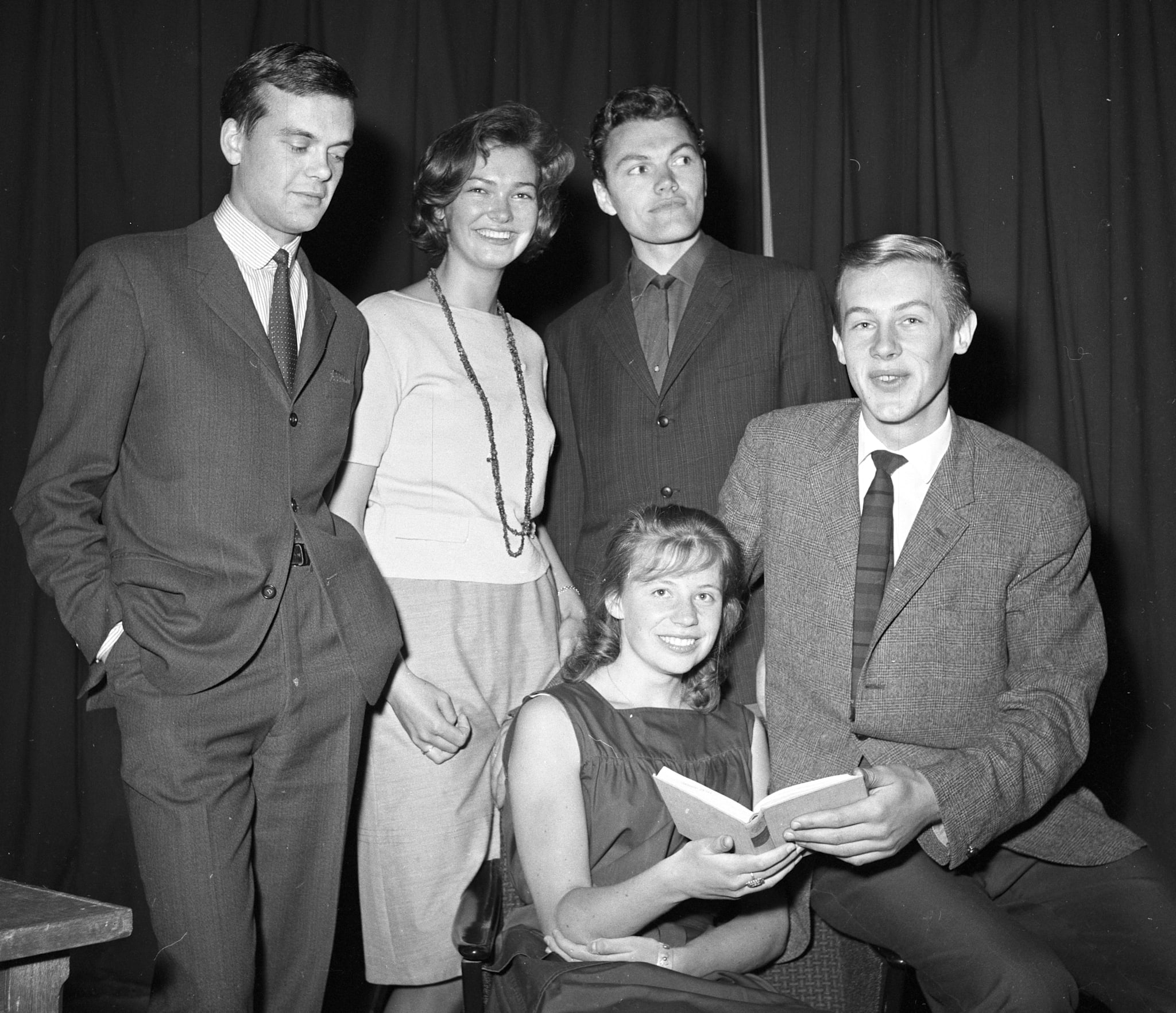 Fem av de tolv nye elevene ved Statens teaterskole høsten 1962. Fra v. Per Johan Jansen, Kari Onstad, Rannov Nilsen, Sverre Anker Ousdal og Tone Berit Sørgaard.