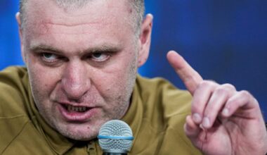 Sjefen for sikkerhetstjenesten går av