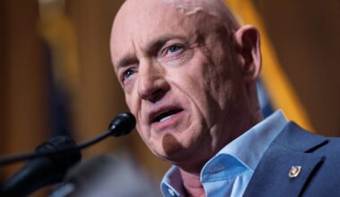 Pete Hegseth straffer senator Mark Kelly